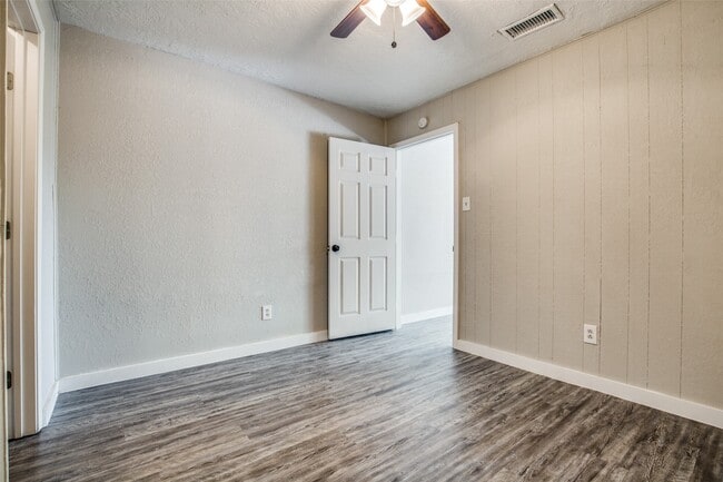 Photo - 4820 Oak Ave