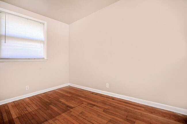 AMPLE BEDROOM