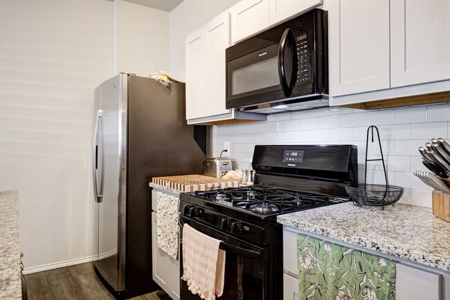 Photo - 3 bed 2 bath 2 car garage only two years o...