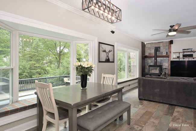 Photo - 155 Salford Dr