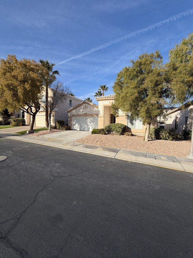 Photo - 202 Waterton Lakes Ave