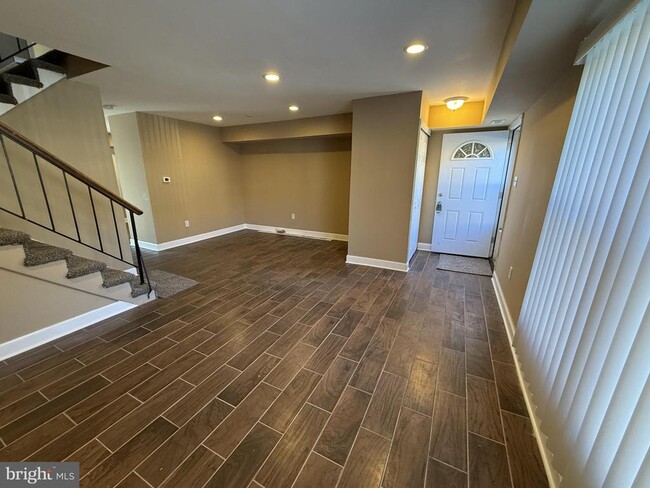 Building Photo - 131 Chelsea Cir