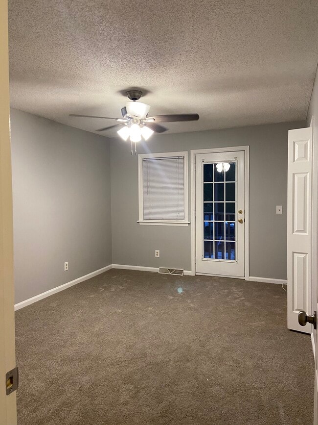 Photo - 104 Kimeran Ln