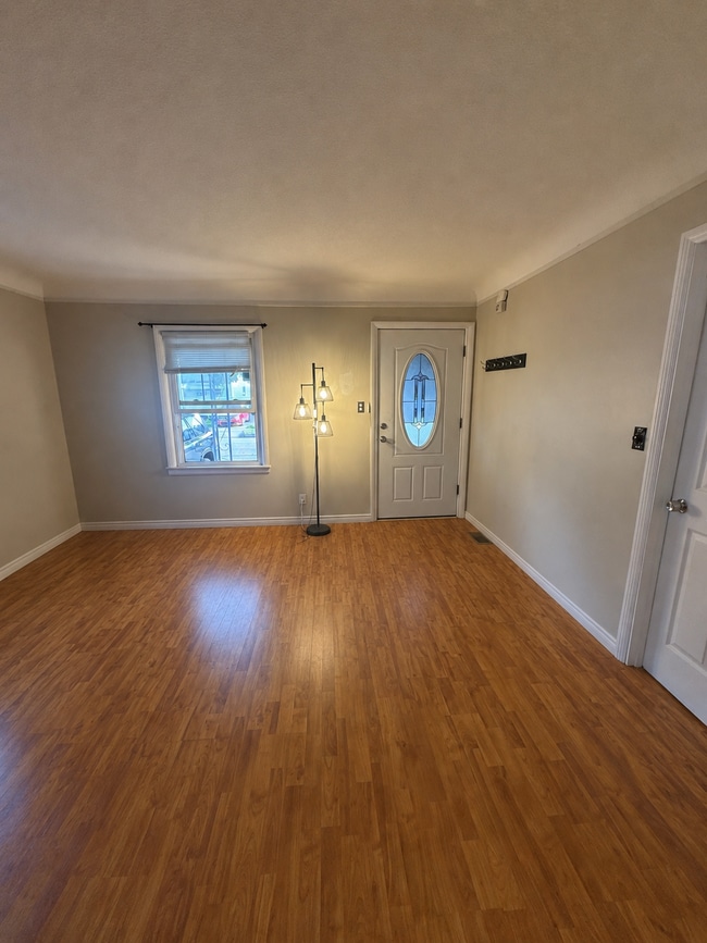 Photo - 2064 Reo Ave