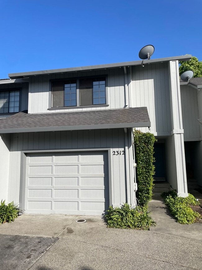 Bennett Valley Condo with Garage! - Bennett Valley Condo with Garage!