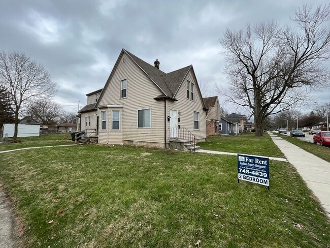 Building Photo - 2803 Abbott St Unit Apt 3