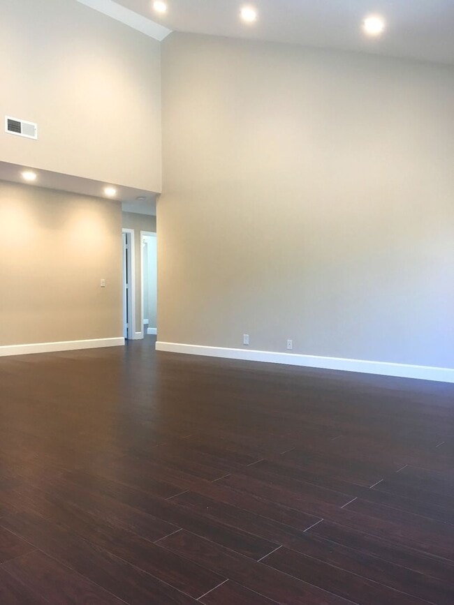 Photo - Single Story Stunner!