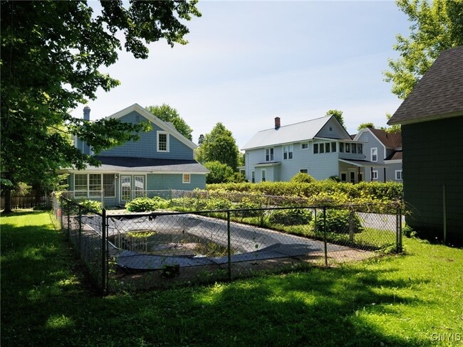 Building Photo - 427 East Ave