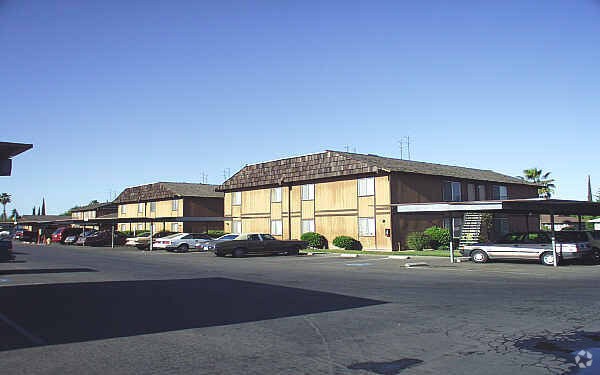 Lakeland Apartments