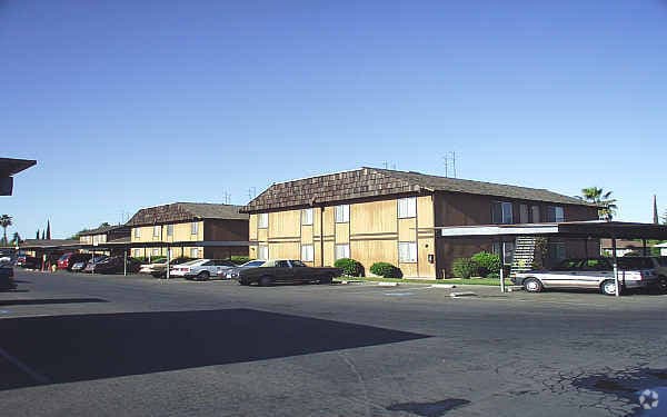 Photo - Lakeland Apartments