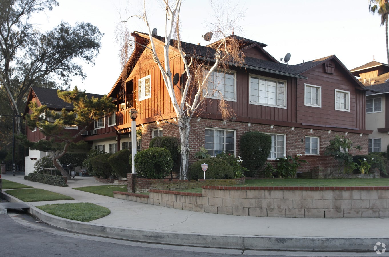 Photo - 11954 Moorpark St