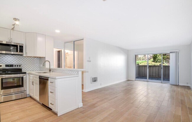 Photo - 4600 Lamont St Unidad 4-122 Rental