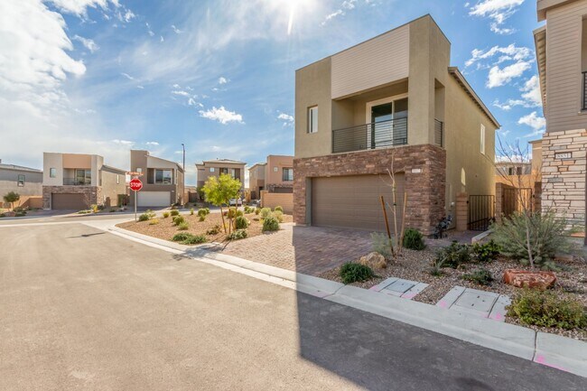 Photo - Gorgeous 3 Bedroom home in the gated Belte...