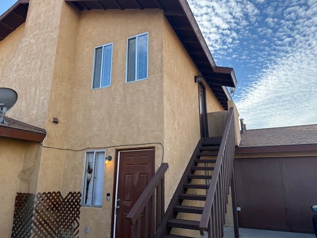 Building Photo - 1613 N Erwin St Unit 1613 N Erwin St - Apt C