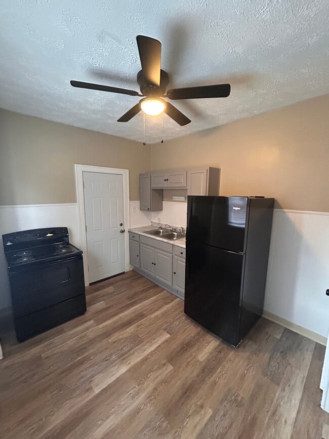 Photo - 4377 Saint Lawrence Ave Unit 1