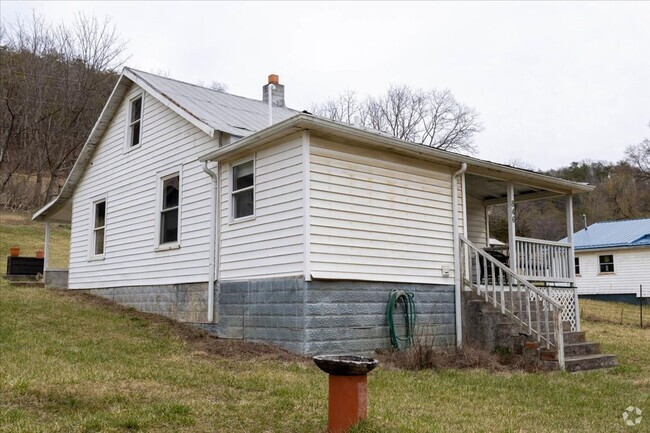 Building Photo - Cozy Living in a Convenient Christiansburg... Rental