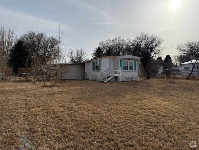 Building Photo - 2 Bedroom 1.5 Semi-Rural Mobile Home with ...