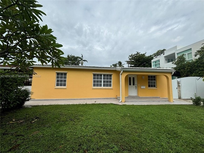 Building Photo - 250 Fernwood Rd Rental