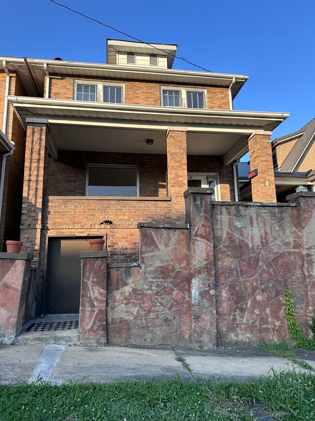 Photo - 40 W 6th Ave House