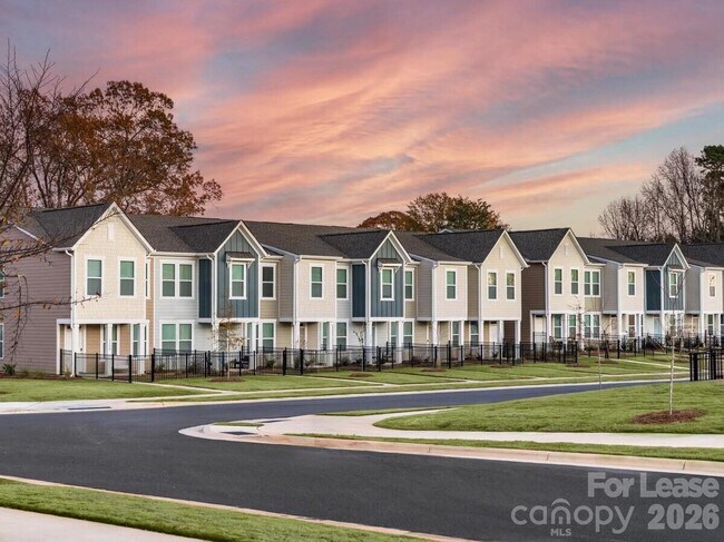 Photo - 102 Abercorne Wy