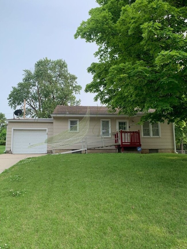 BEAUTIFUL HARDWOOD FLOORS!!! - BEAUTIFUL HARDWOOD FLOORS!!! House