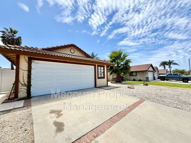 Photo - 29677 Woodlands Ave