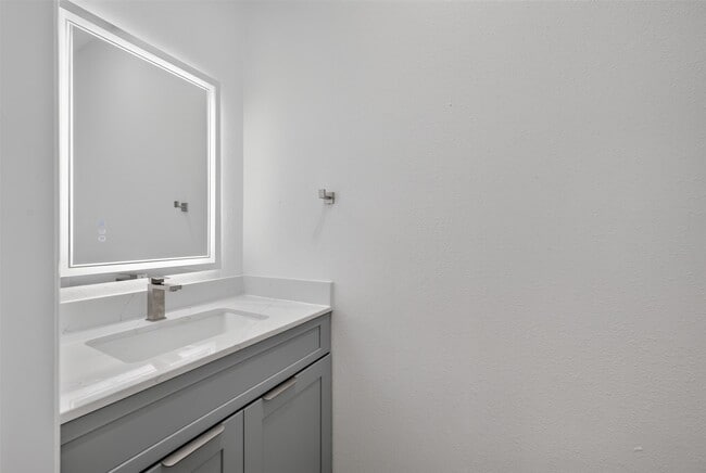 Building Photo - 24542 Bella Veneza Dr