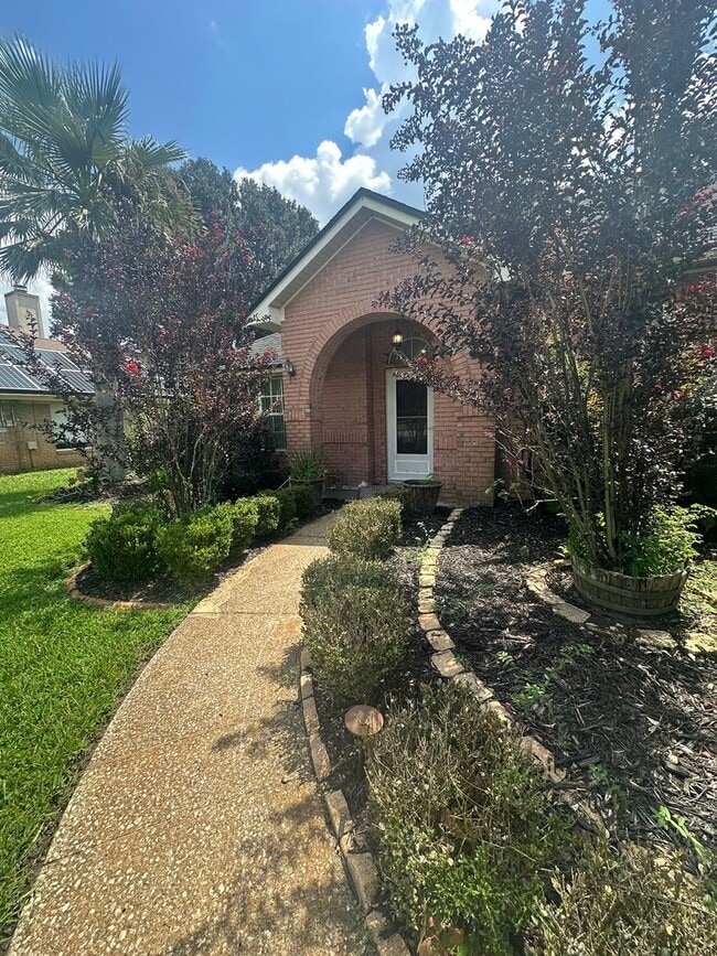 Building Photo - Beautiful Brick Home, Bent Creek Community...