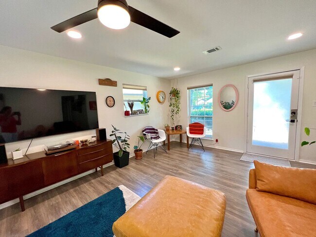 1908 Joy Ln