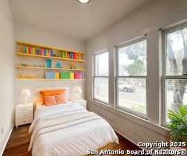 Photo - 827 Steves Ave