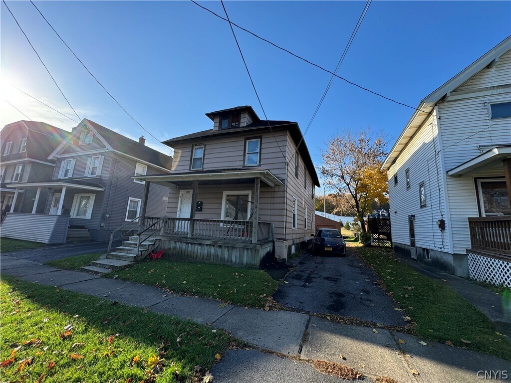 Photo - 208 E Clark St