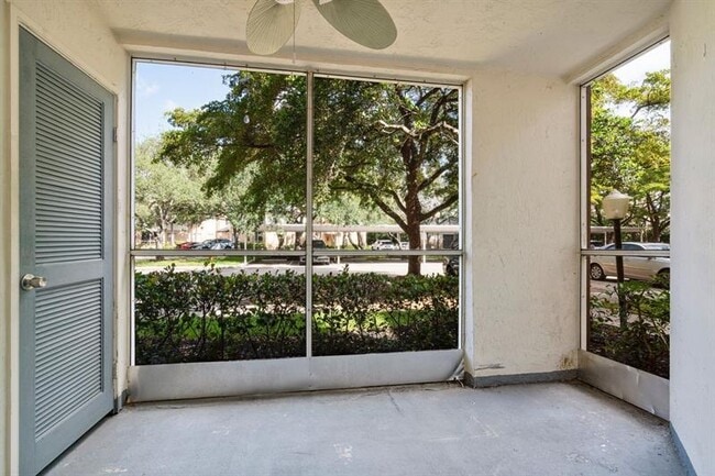 Photo - 9899 Westview Dr Unit 516