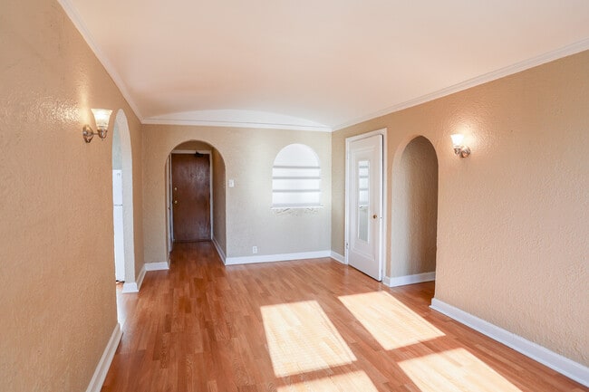 1108 W Rosemont Ave Unit 709