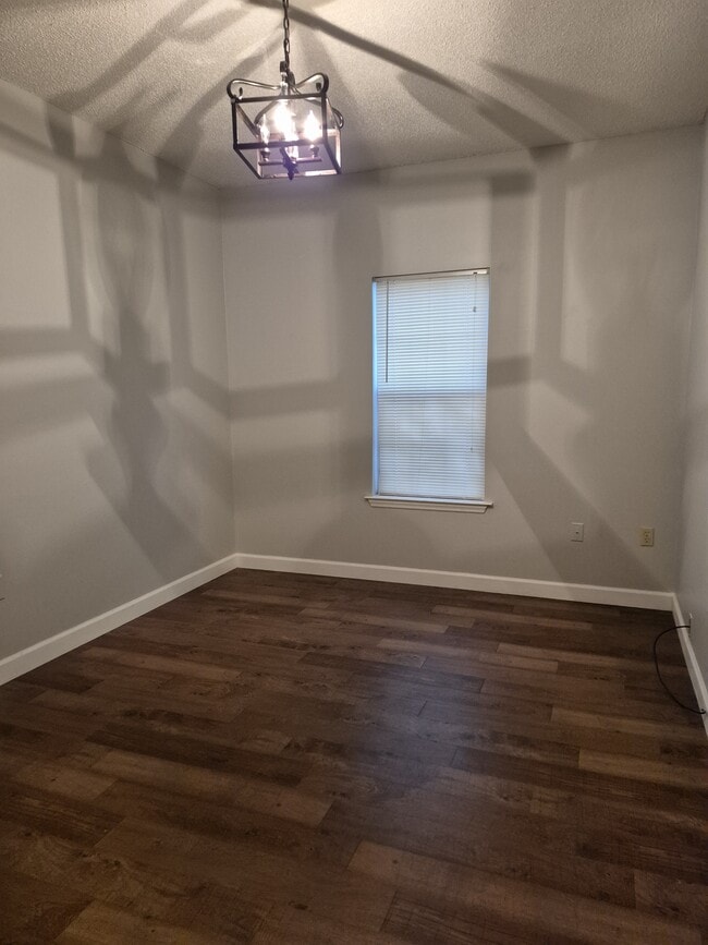 Photo - 1921 Gornto Rd