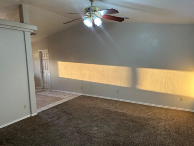 Photo - 1042 W 7th S St