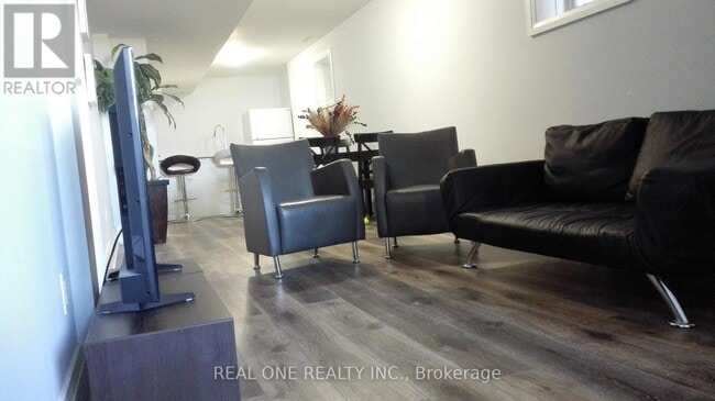 Photo - 62 Sunnypoint Crescent