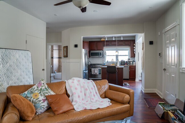 Photo - Gorgeous 5 Bedroom / 4 Full Bath Home along Chicago River