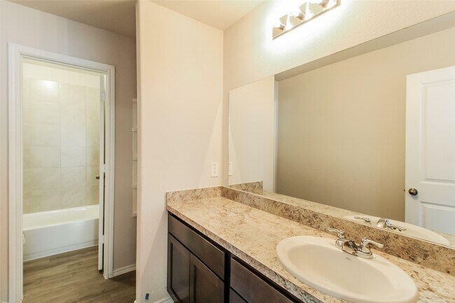 2546 Grayling Dr