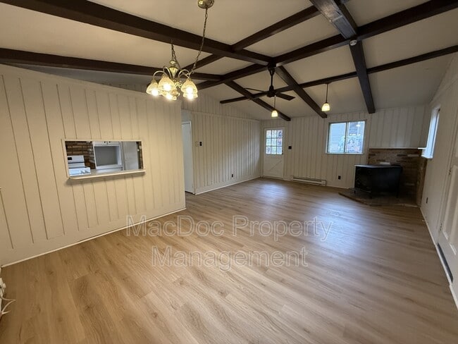 Photo - 900 Lakeview Pkwy