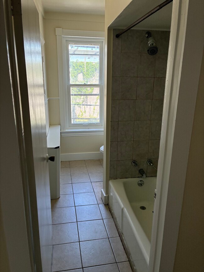 Photo - 309 W 4th St Unit 2nd Flr
