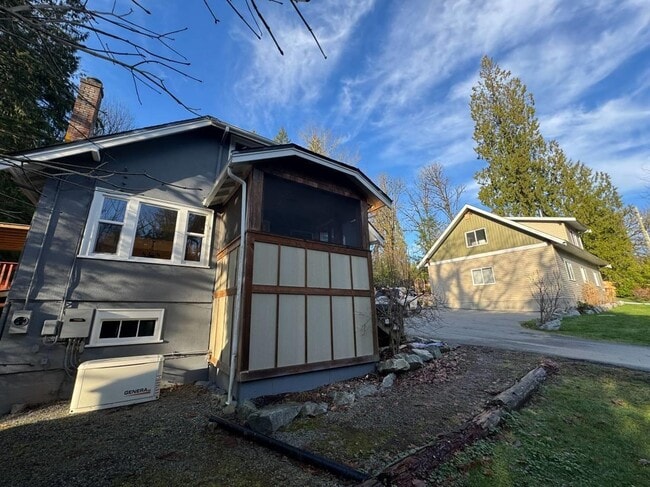 Photo - 31173 Dewdney Trunk Rd