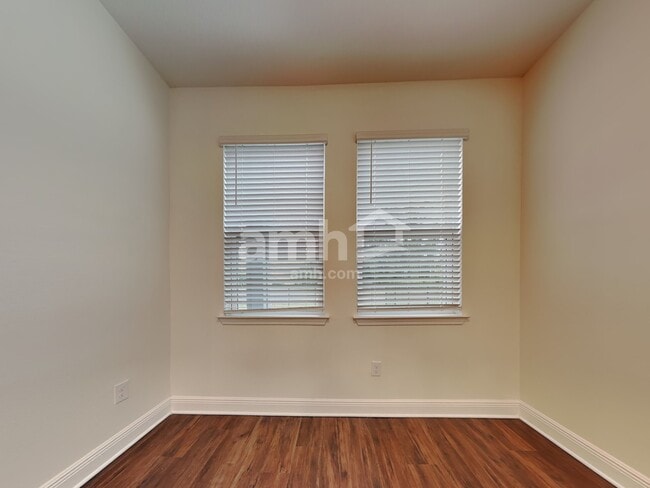 Photo - 27550 St Andrews Ave