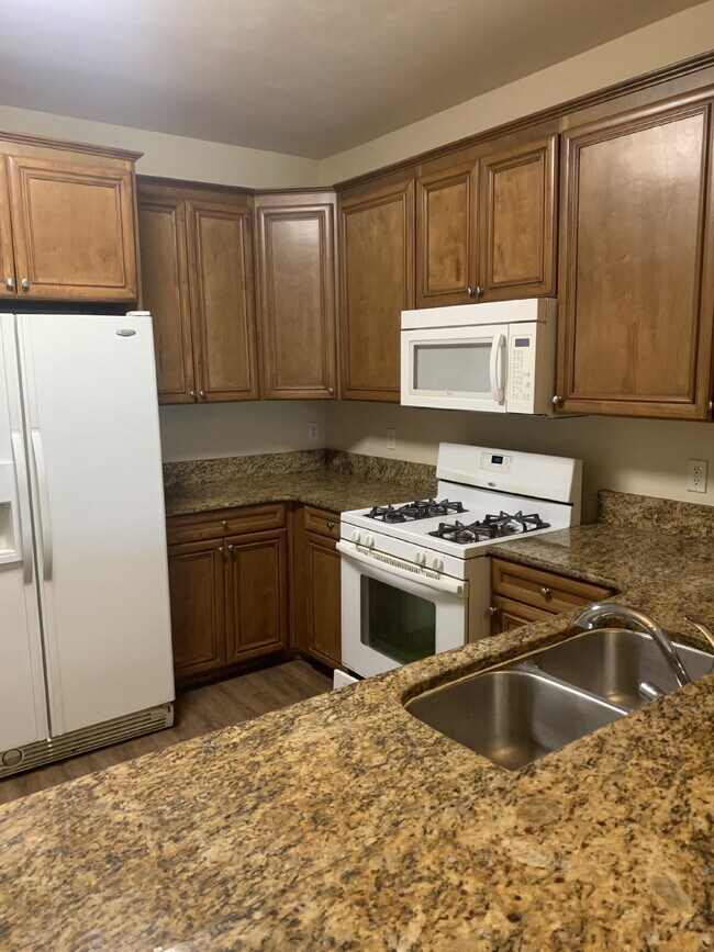 Photo - Huge 3-bedroom 2.5-Bathroom Condo Near parks and restaurants Unit 1215
