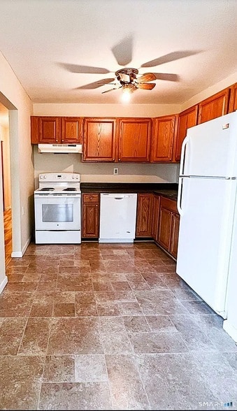 Photo - 308 Meadowside Rd