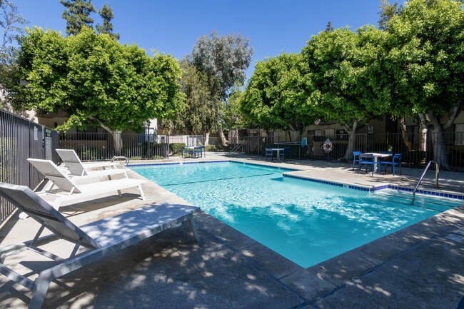 7810 Topanga Canyon Boulevard, Canoga Park... - 7810 Topanga Canyon Boulevard, Canoga Park... Apartments