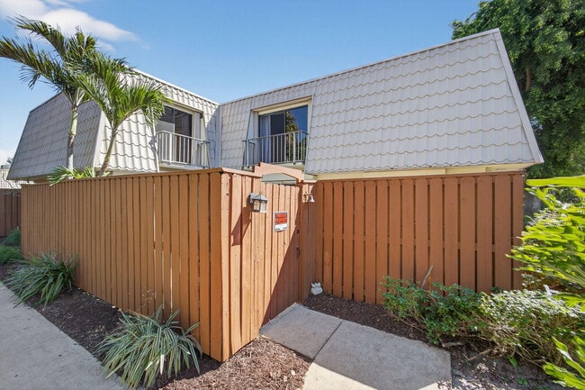 Photo - 1700 Embassy Dr Unit 103