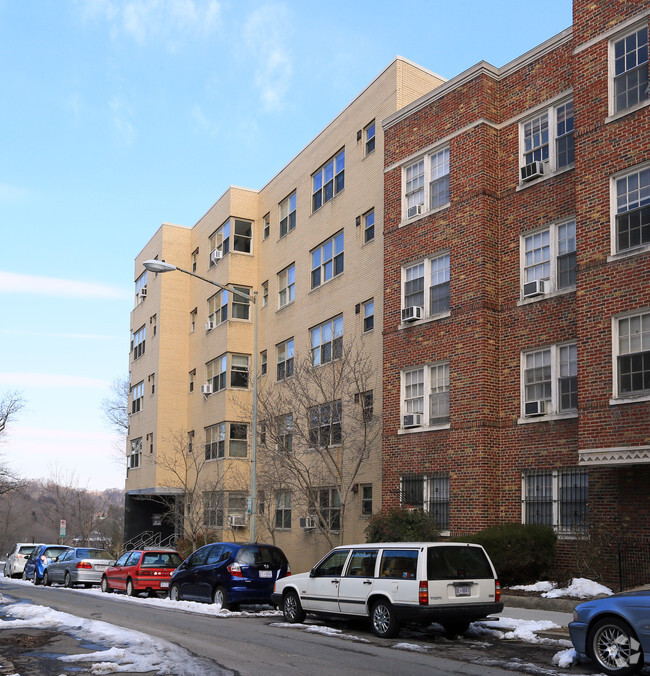 Photo - 3025 Ontario Rd NW