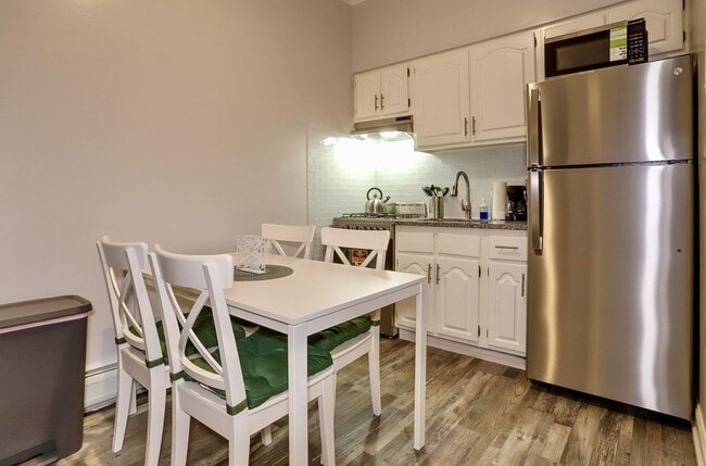 Building Photo - 208 48th St Unit 2 Rental