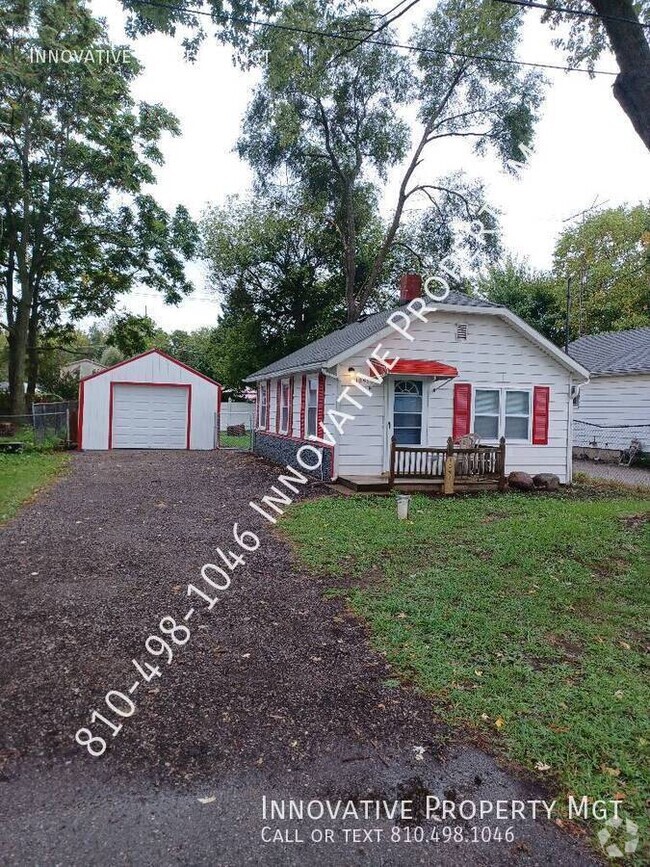 Building Photo - Cute 2 Bedroom, front porch, nice yard! Rental