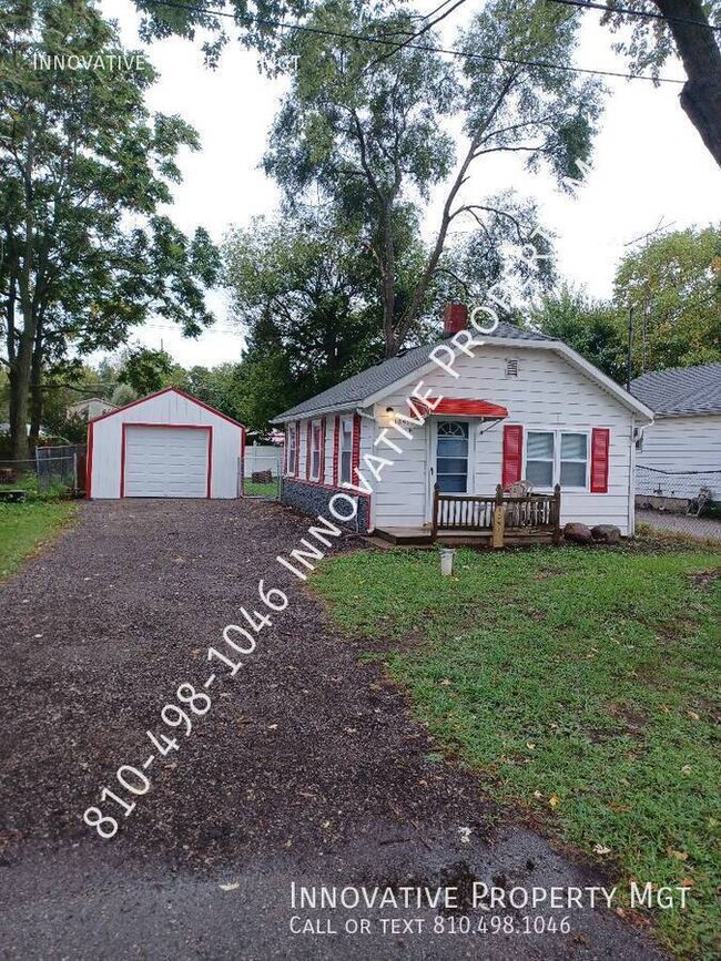 Cute 2 Bedroom, front porch, nice yard! - Cute 2 Bedroom, front porch, nice yard! House